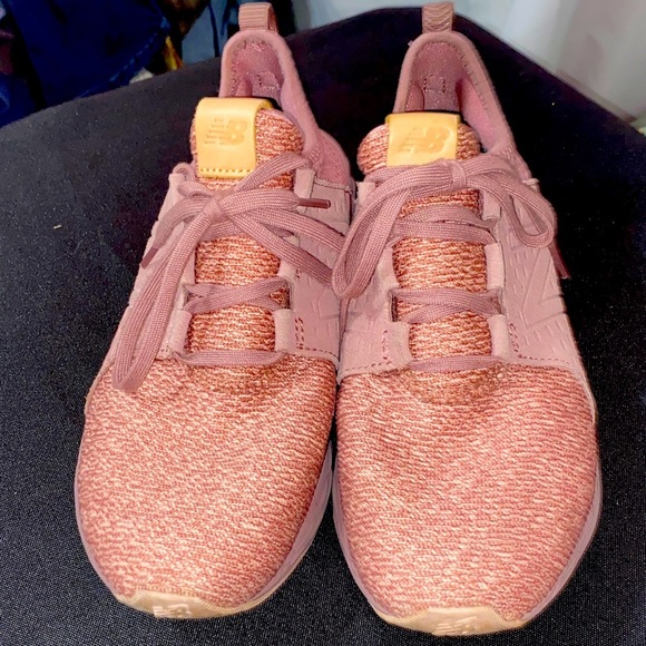 NEW  BALANCE CRUZ FRESH FOAM WO SIZE 9 ATHLETIC SHOES MAUVE GOOD CLEAN CONDITION - Picture 1 of 13